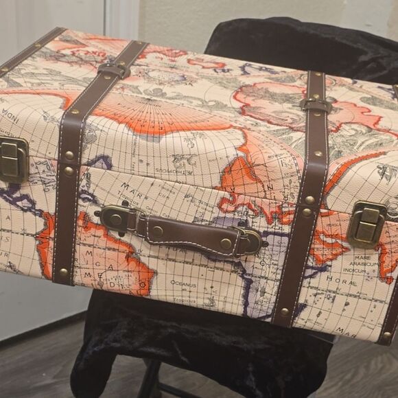 Vintiquwise World Map Print Suitcase/Decor - Picture 5 of 8